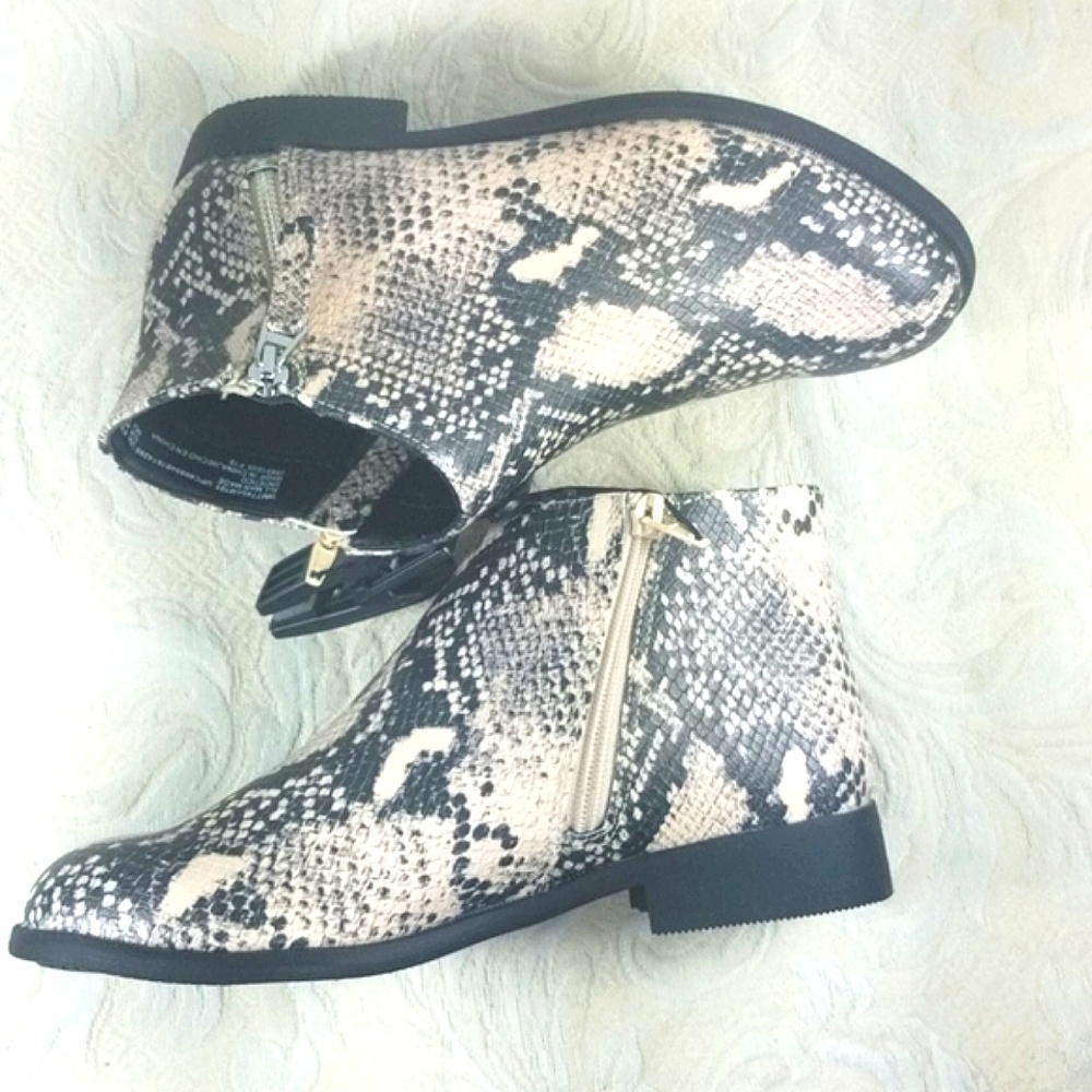 Boot bootie python snake print zip ankle NEW